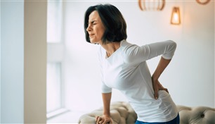 من آلام الظهر إلى تيبس الركبتين... علماء يكشفون سبب الألم المزمن وكيفية علاجه