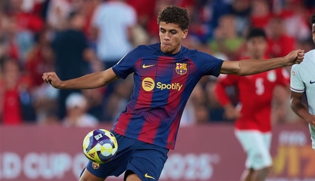 الأهلي يعلن انتقال حمزة عبدالكريم إلى برشلونة
