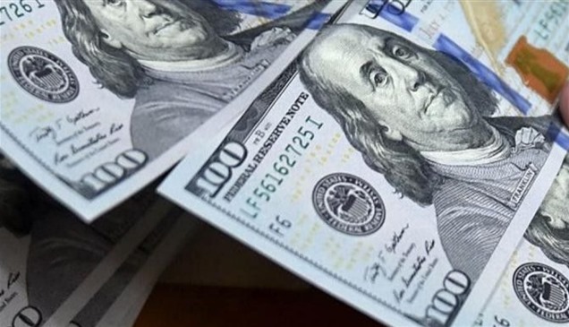 الدولار يواصل التراجع ويسجل أدنى مستوى في 4 سنوات