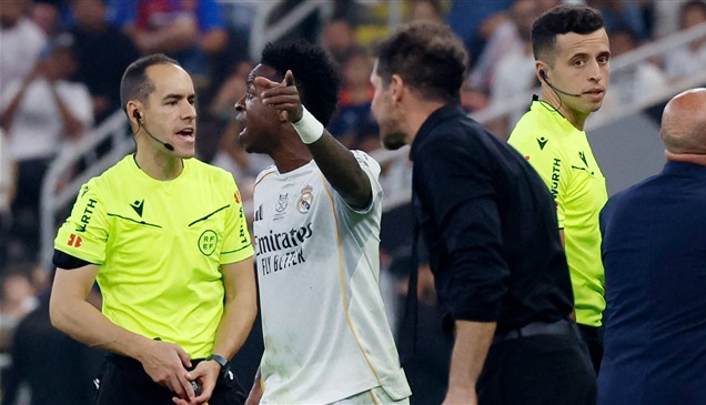 "بيريز سيطردك من ريال مدريد".. تسريب كلمات سيميوني المستفزة لفينيسيوس