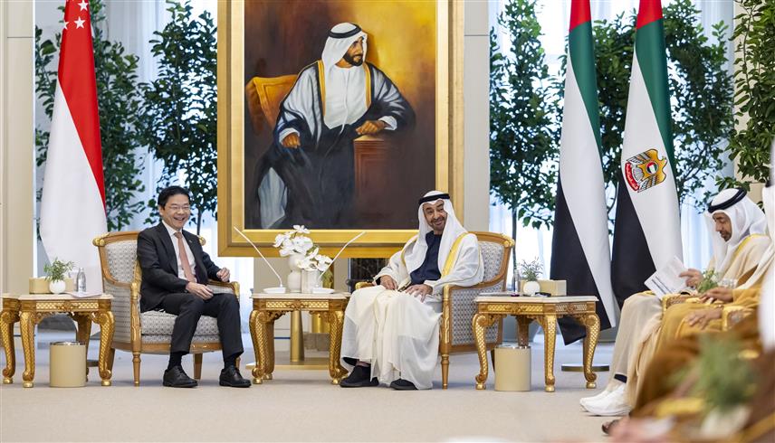 محمد بن زايد ورئيس وزراء سنغافورة (وام)