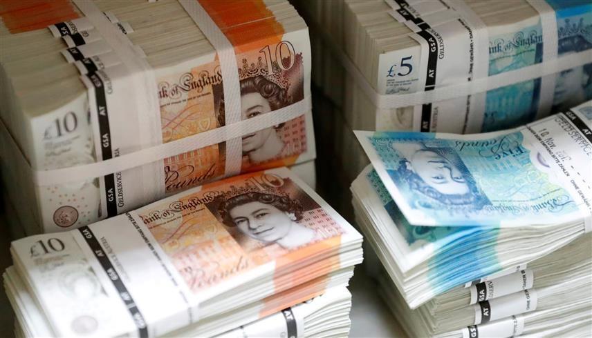 أوراق نقدية من الجنيه الإسترليني (رويترز)