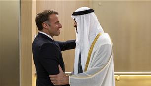 محمد بن زايد يستقبل ماكرون لدى وصوله الإمارات