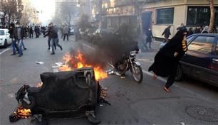 إيران فوق صفيح ساخن.. استنفار الحرس الثوري بين ترقب الصدام وثورة الخبز