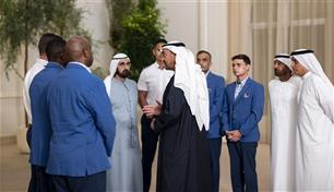 محمد بن زايد يمنح طاقم طائرة "فلاي دبي" وسام زايد الثاني تقديراً لشجاعتهم