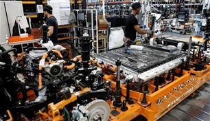أوروبا تفاجئ الأسواق.. النمو يتسارع والتضخم يقارب 4%
