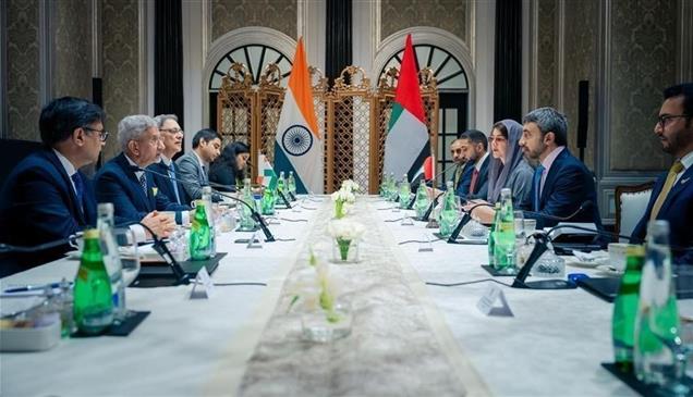 الإمارات والهند تبحثان توسيع الشراكة التجارية والاستثمارية