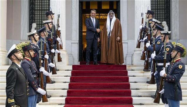 ولي عهد أبوظبي يبحث مع رئيس وزراء اليونان توسيع آفاق التعاون الاقتصادي