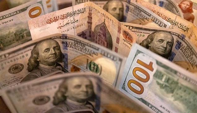 بعد خروج ملياري دولار.. الأموال الساخنة تدفع الجنيه المصري إلى قاع جديد
