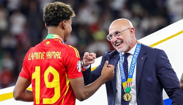 مدرب منتخب إسبانيا يتغنى بموهبة لامين يامال 