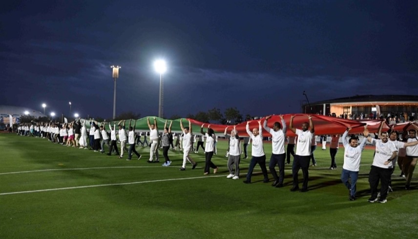 64 جنسية تحقق رقما قياسيا في رفع علم الإمارات
