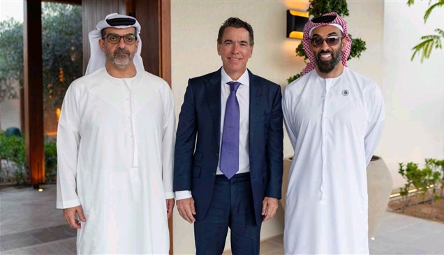 طحنون بن زايد يبحث مع شركة "ثوما برافو" الفرص الاستثمارية ومستجدات الذكاء الاصطناعي