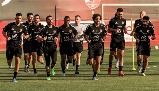 شبح الإيقاف يطارد خماسي الأهلي قبل قمة الزمالك