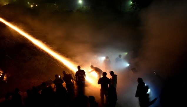 انفجار أثناء الإعداد.. صواريخ "عيد الفصح" تُصيب 5 أشخاص بحروق في اليونان