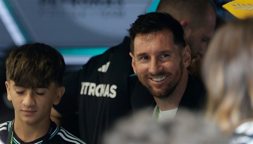 ميسي يكسر الصمت ويحتفل بتتويج برشلونة 