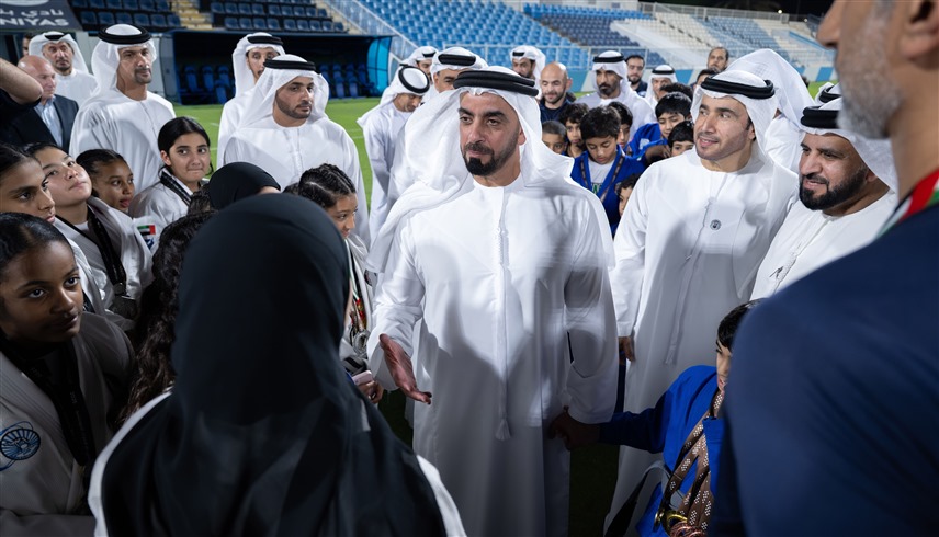 جانب من لقاء الفريق الشيخ سيف بن زايد آل نهيان لفريقي بني ياس للجوجيتسو والكرة الطائرة (وام)