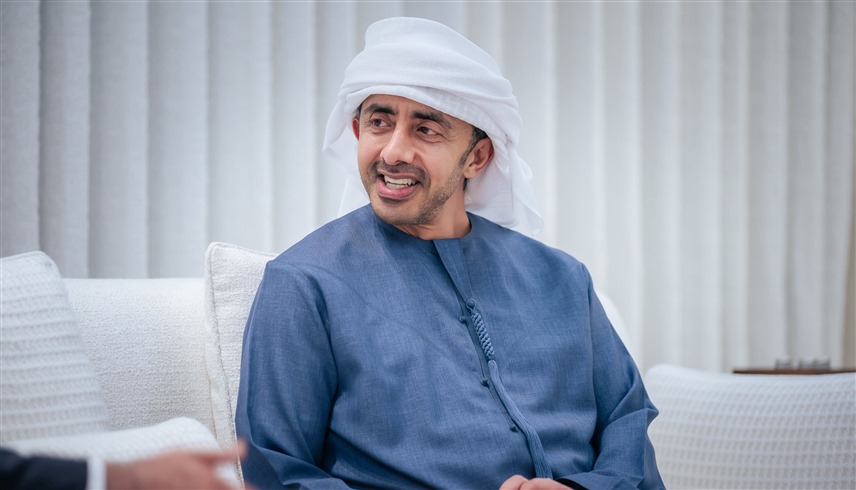 عبدالله بن زايد يبحث هاتفياً مع وزراء خارجية تداعيات الاعتداءات الإيرانية على الإمارات 
