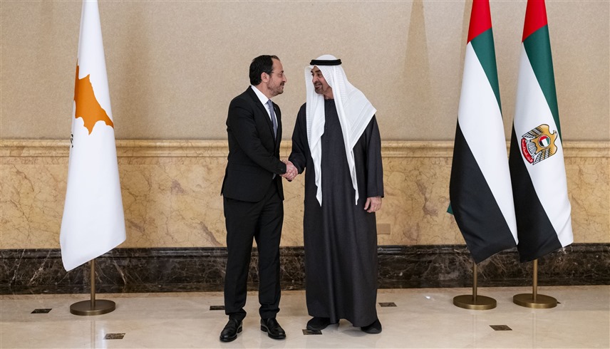 محمد بن زايد ورئيس قبرص خلال اللقاء (وام)