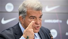 بسبب "فساد التحكيم".. حرب البيانات بين برشلونة وريال مدريد 