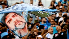 طبيب مارادونا يفجر مفاجأة.. كان يمكن إنقاذه في 48 ساعة
