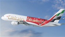 "طيران الإمارات" تزيّن عملاقتها A380 بصور نجوم آرسنال احتفاءً بلقب "البريمييرليغ"
