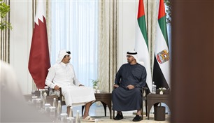 محمد بن زايد وأمير قطر يبحثان هاتفياً العلاقات الأخوية والتطورات الإقليمية