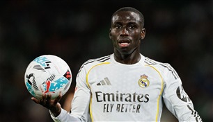 بند غامض بعقد "ميندي المصاب" يبقيه في ريال مدريد حتى 2028