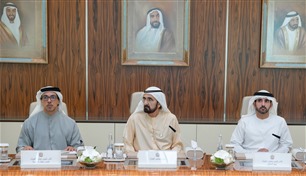 الإمارات تقيّم 620 شركة صناعية وترفع محطات شحن المركبات الكهربائية إلى 1200