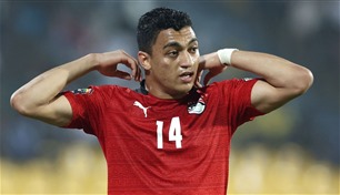بعد استبعاده من قائمة المونديال.. وكيل مصطفى محمد يفتح النار على مدرب "الفراعنة"