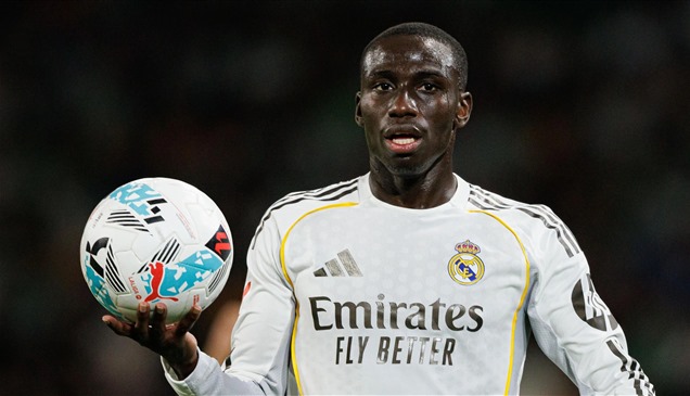بند غامض بعقد "ميندي المصاب" يبقيه في ريال مدريد حتى 2028