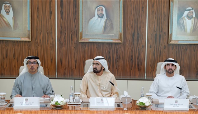 الإمارات تقيّم 620 شركة صناعية وترفع محطات شحن المركبات الكهربائية إلى 1200