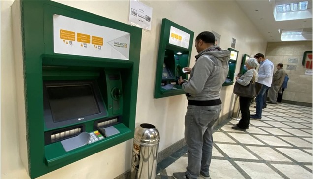 بعد سحب 100 مليار جنيه في 9 أيام.. مصر تدعو إلى استخدام التطبيقات الرقمية 