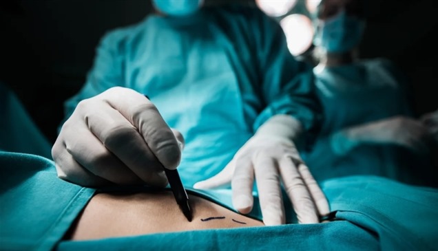 جراحة تتحول إلى فضيحة.. طبيب يستأصل كبد مريض بدل الطحال "بالخطأ"