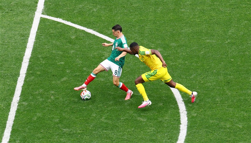 المكسيك وجنوب أفريقيا (رويترز)