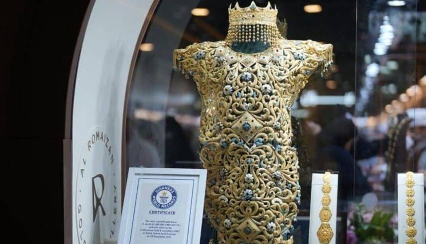 "الرميزان" تدخل غينيس بأغلى فستان ذهب في العالم بقيمة تتجاوز المليون دولار