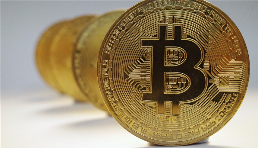 شعار عملة بيتكوين الرقمية (رويترز)