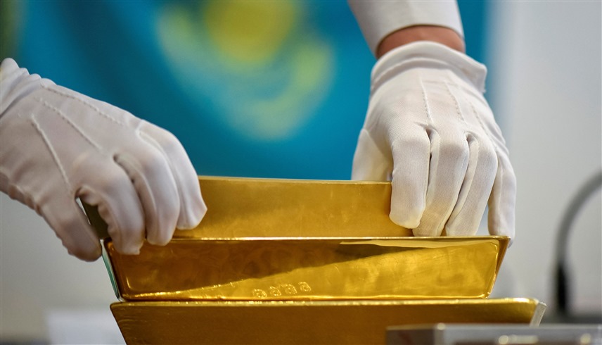 الذهب يرتفع مع تراجع الدولار بعد بيانات التضخم الأمريكية 