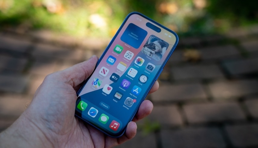 3 إعدادات خطيرة في iPhone قد تسرب بياناتك عطلها فوراً 