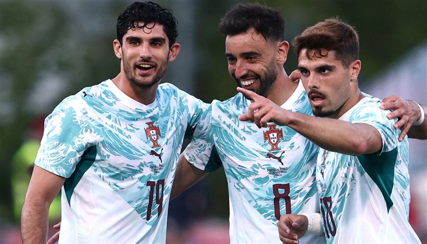 فرحة نجوم البرتغال بأحد الأهداف (رويترز)