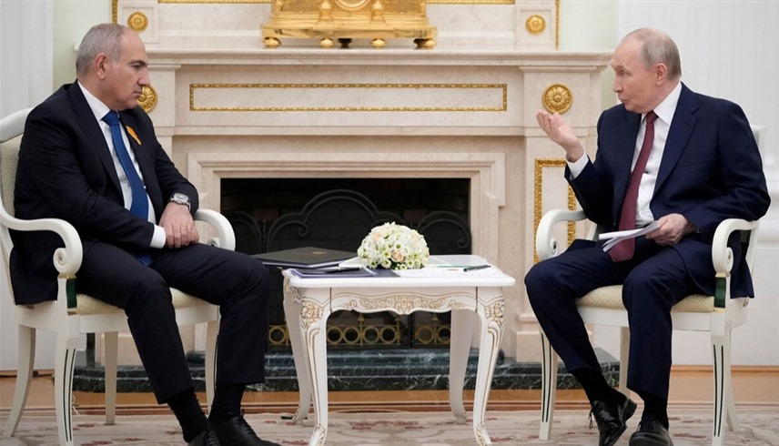 رئيس الوزراء الأرميني نيكول باشينيان والرئيس الروسي فلاديمير بوتين في الكرملين أول أبريل الماضي