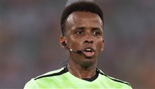 "فيفا" يمنح الحكم الصومالي عمر أرتان كامل مستحقات المونديال المالية