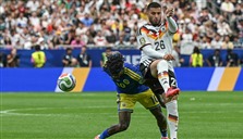 أديداس تكشف عن سبب الإقبال غير المتوقع على قمصان 3 لاعبين يحملون حرف V