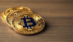تراجع بيتكوين يمحو المكاسب ويزيد مخاوف المستثمرين