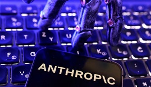 "أنثروبيك" تتيح نموذجها الأكثر تطوراً للذكاء الاصطناعي للاستخدام العام 