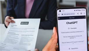 5 أوامر في ChatGPT تكشف أخطاء خفية في السيرة الذاتية  