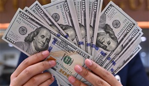 الدولار عند أعلى مستوى في 13 شهراً
