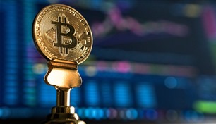 الذكاء الاصطناعي ينتزع السيولة الاستثمارية من العملات المشفرة