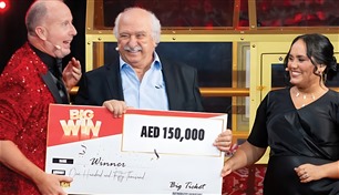 صبر 20 عاماً يثمر 150 ألف درهم.. لبناني ثمانيني يفوز في سحوبات Big Ticket بالإمارات