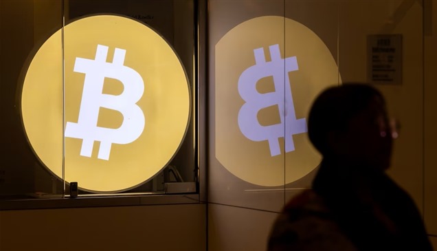 لماذا فقدت بيتكوين 1.2 تريليون دولار في 8 أشهر؟