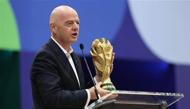 516 طناً من الانبعاثات.. الثمن البيئي لـ27 رحلة لرئيس "فيفا" في كأس العالم